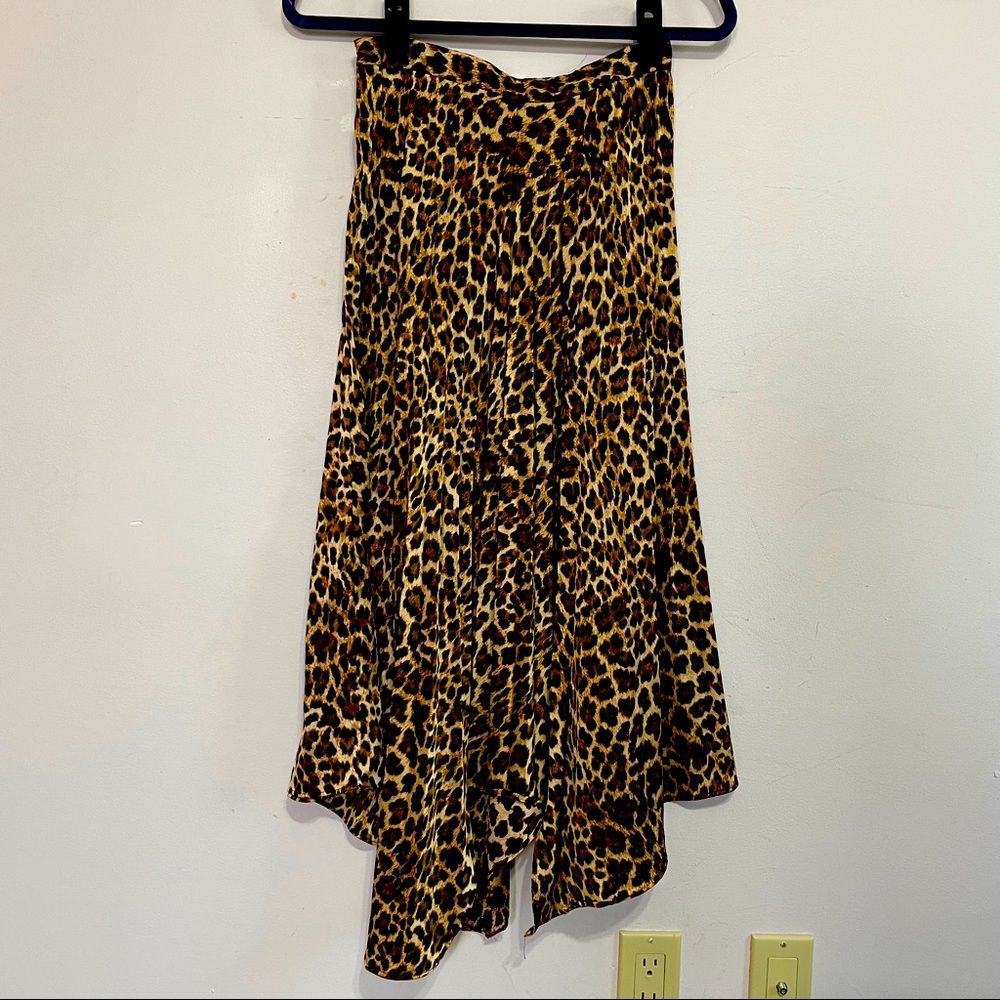 Skirt with slit